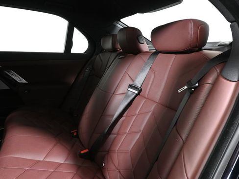 Certified 2024 BMW 760i xDrive AWD/4WD image 4
