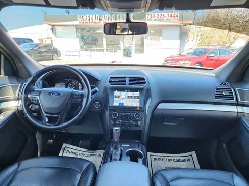 Used 2017 Ford Explorer XLT w/ Equipment Group 202A image 14