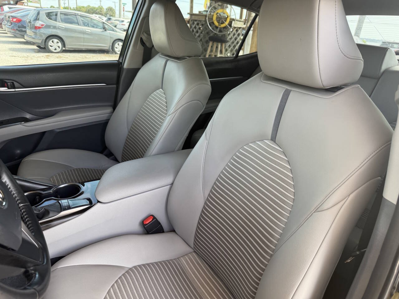Used 2022 Toyota Camry SE FWD image 14