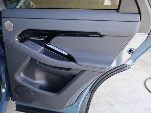 Used 2026 Land Rover Range Rover Evoque Dynamic SE image 15