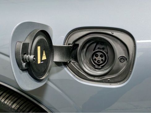 Used 2023 Volvo XC60 T8 Ultimate image 5