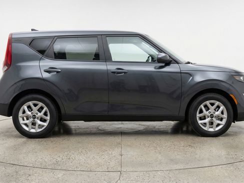 Used 2025 Kia Soul LX w/ LX Technology Package image 11