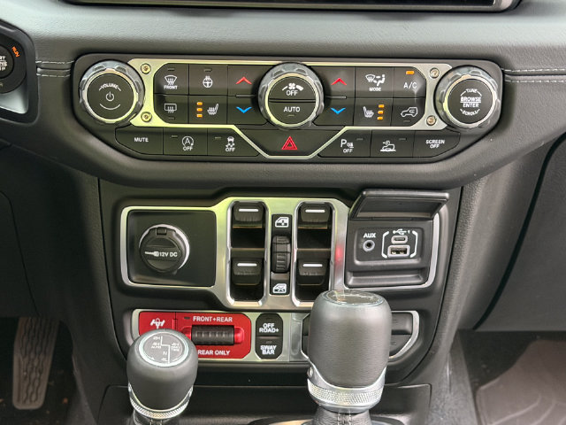 Used 2025 Jeep Gladiator Rubicon AWD/4WD image 12