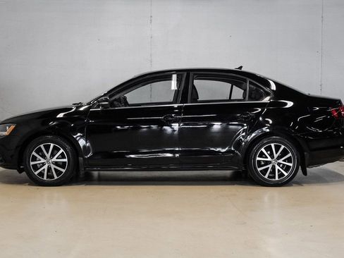 Used 2017 Volkswagen Jetta SE image 16