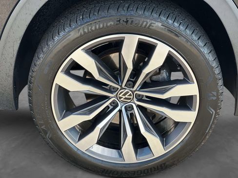 Used 2020 Volkswagen Atlas Cross Sport SEL R-Line AWD/4WD image 7