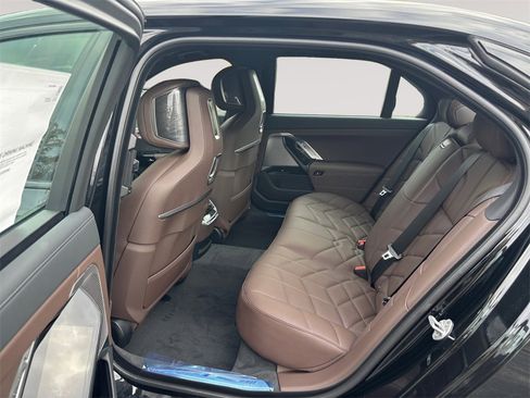 New 2026 BMW 750e xDrive image 13