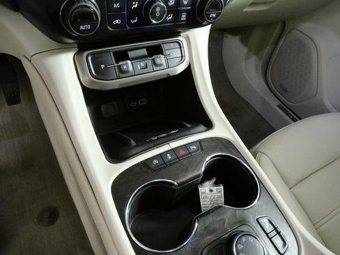 Used 2020 GMC Acadia Denali w/ Trailering Package AWD/4WD image 15