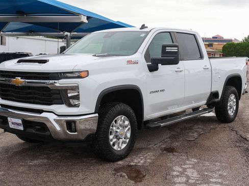 Used 2024 Chevrolet Silverado 2500 LT AWD/4WD image 28