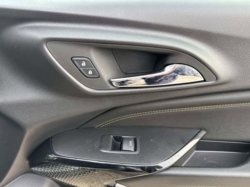 Used 2025 Chevrolet Trax LT w/ LT Convenience Package image 15