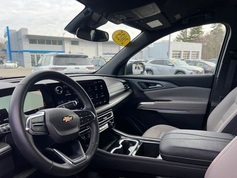 Certified 2025 Chevrolet Traverse LT image 14