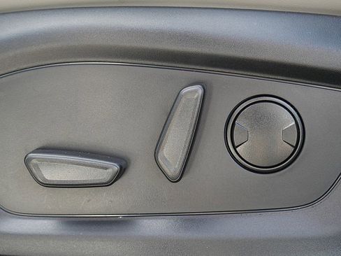 Used 2025 Ford Explorer Active w/ Active Comfort Package image 13