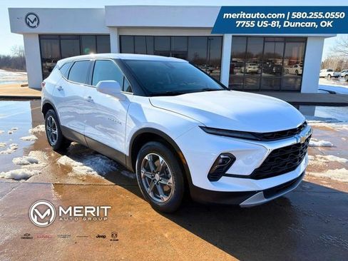 Used 2025 Chevrolet Blazer LT image 1