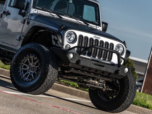Used 2017 Jeep Wrangler Unlimited Sport w/ Quick Order Package 24S AWD/4WD image 9