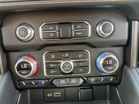 Used 2023 GMC Yukon AT4 w/ Technology Package AWD/4WD image 18