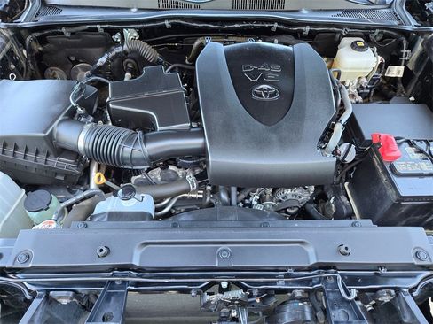 Used 2021 Toyota Tacoma TRD Off-Road image 32