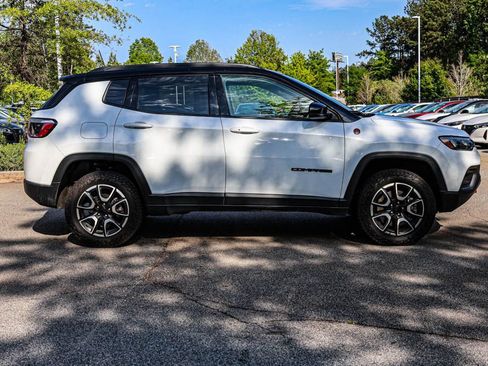 Used 2024 Jeep Compass Trailhawk image 8