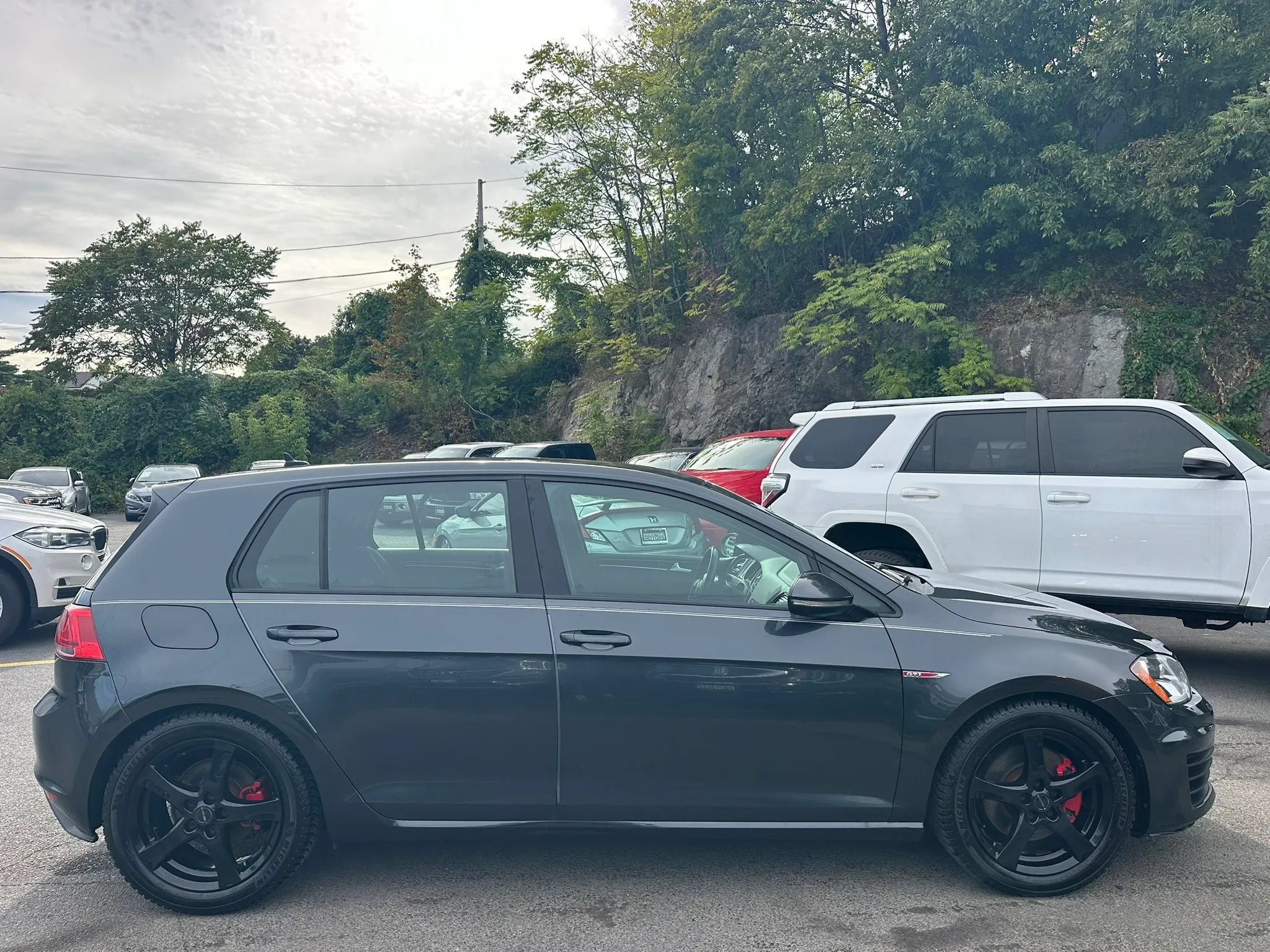 Used 2015 Volkswagen Golf 4-Door FWD image 4