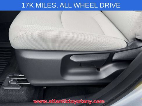 Used 2023 Toyota Corolla Cross L AWD/4WD image 17