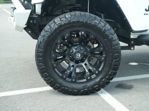 Used 2021 Jeep Gladiator Overland AWD/4WD image 12
