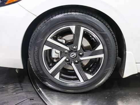 Used 2024 Nissan Sentra SV w/ All-Weather Package FWD image 9