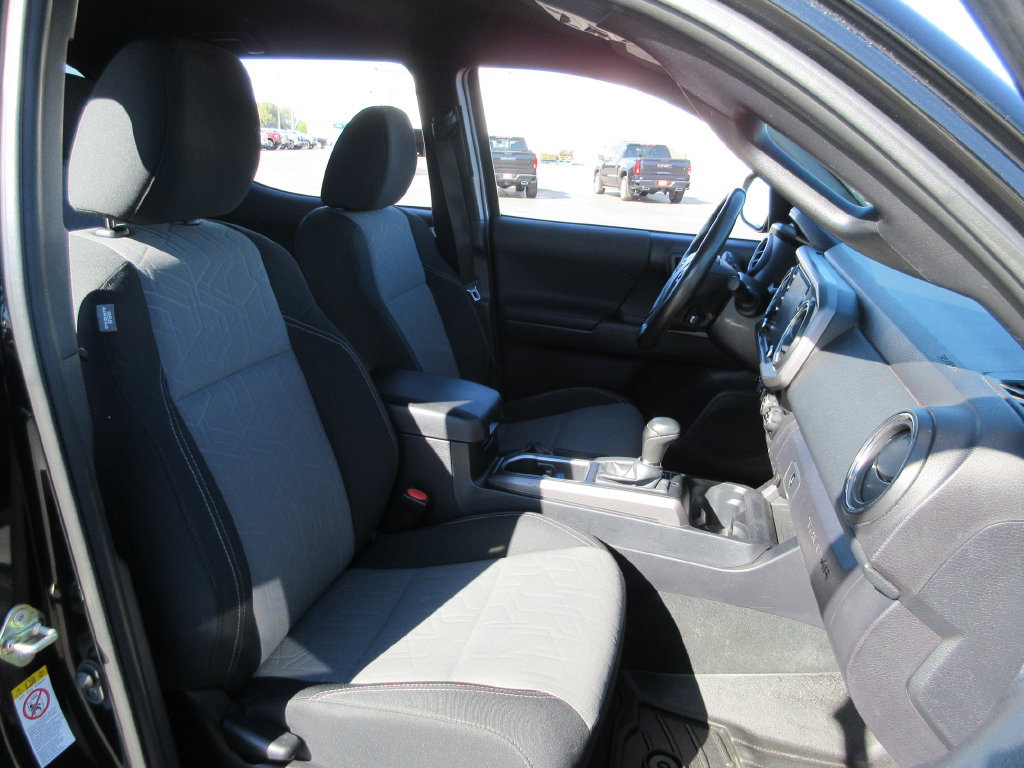 Used 2020 Toyota Tacoma TRD Off-Road AWD/4WD image 20