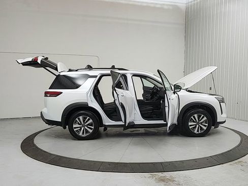 New 2026 Nissan Pathfinder SL FWD image 16