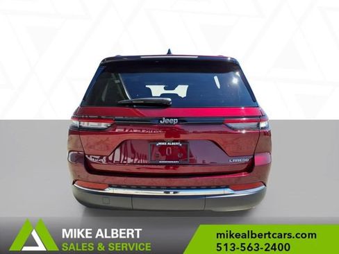 Used 2023 Jeep Grand Cherokee Laredo AWD/4WD image 6