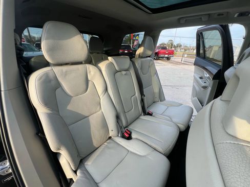 Used 2016 Volvo XC90 T6 Momentum w/ Momentum Plus Package image 24