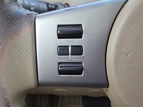 Used 2005 Nissan Pathfinder LE w/ (U01) LE Navigation Pkg RWD image 19