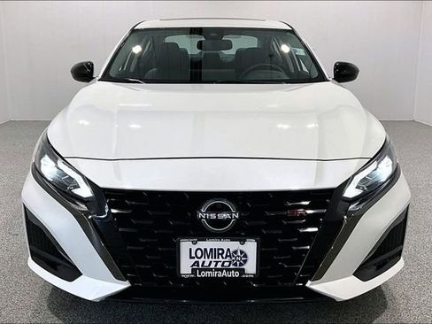 Used 2023 Nissan Altima 2.5 SR AWD/4WD image 2