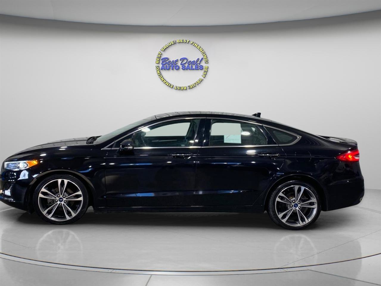 Used 2019 Ford Fusion Titanium AWD/4WD image 2