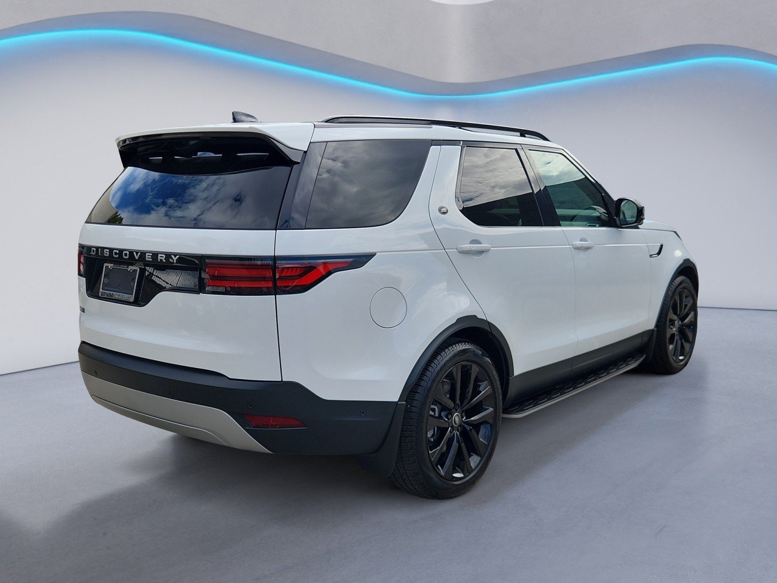 Used 2026 Land Rover Discovery S AWD/4WD image 5