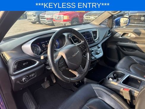 Used 2018 Chrysler Pacifica Touring-L Plus w/ Advanced Safetytec Group FWD image 7