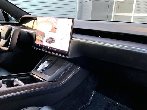 Used 2021 Tesla Model S Plaid image 16
