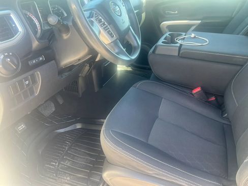 Used 2019 Nissan Titan SV AWD/4WD image 11