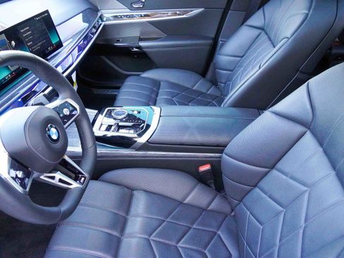 Certified 2023 BMW 760i xDrive w/ Executive Package image 11