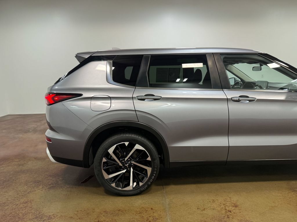 Used 2024 Mitsubishi Outlander SE AWD/4WD image 33