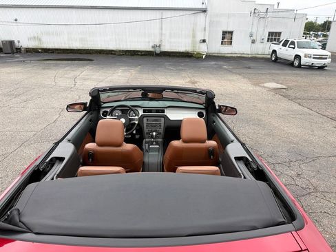 Used 2010 Ford Mustang Convertible RWD image 22