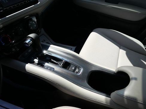 Used 2018 Honda HR-V LX image 15