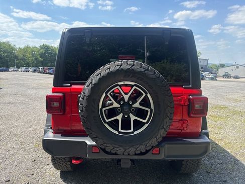 Used 2025 Jeep Wrangler Unlimited Rubicon AWD/4WD image 8