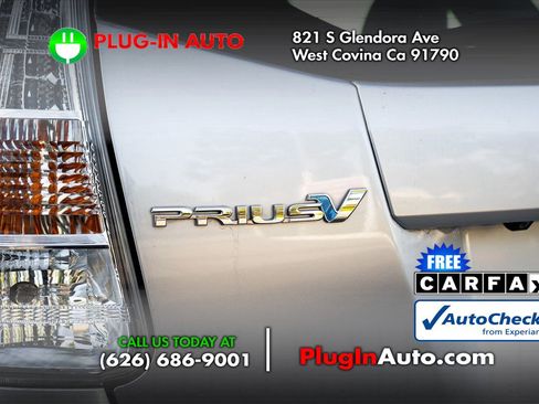 Used 2013 Toyota Prius V Five image 2