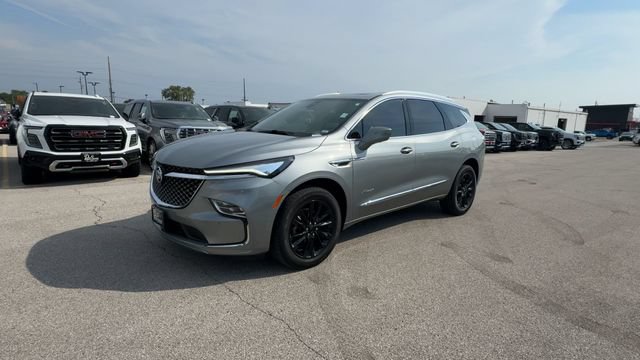 Used 2024 Buick Enclave Avenir w/ Avenir Technology Package FWD image 5