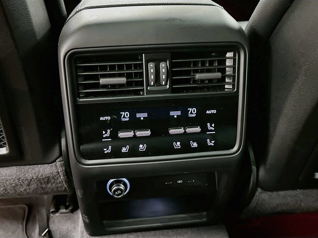 Certified 2025 Porsche Cayenne AWD/4WD image 26