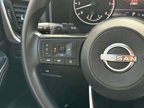 Used 2024 Nissan Rogue SV image 14