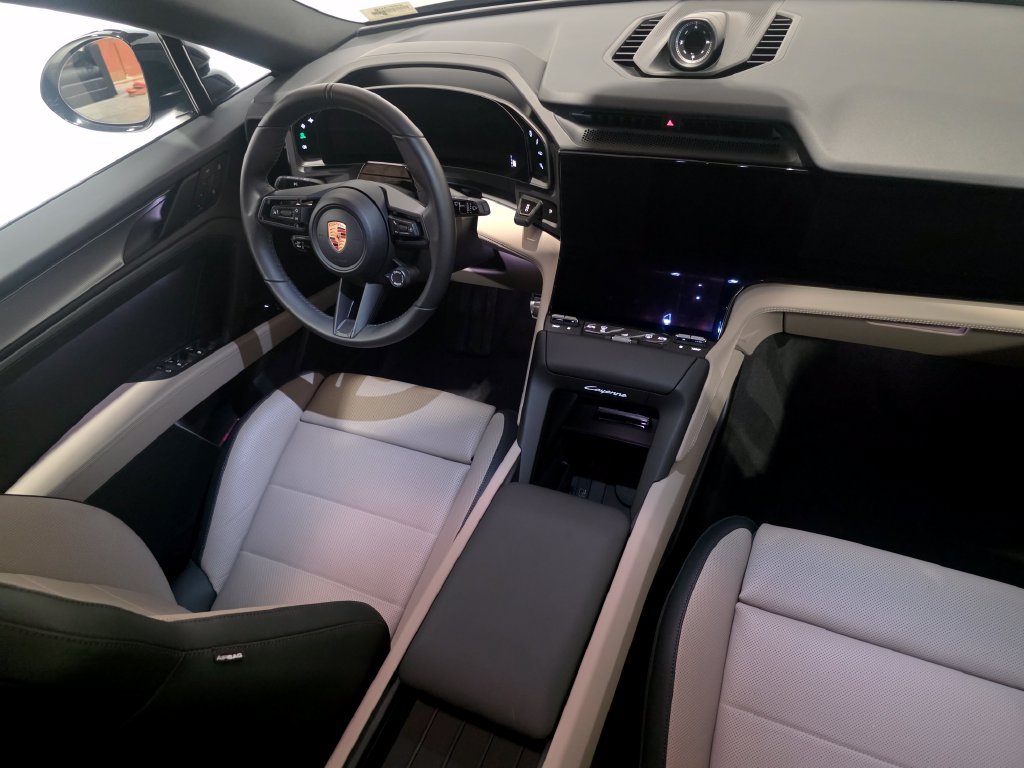 Certified 2026 Porsche Cayenne Electric AWD/4WD image 20
