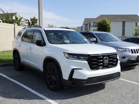 Used 2025 Honda Pilot Black Edition image 5