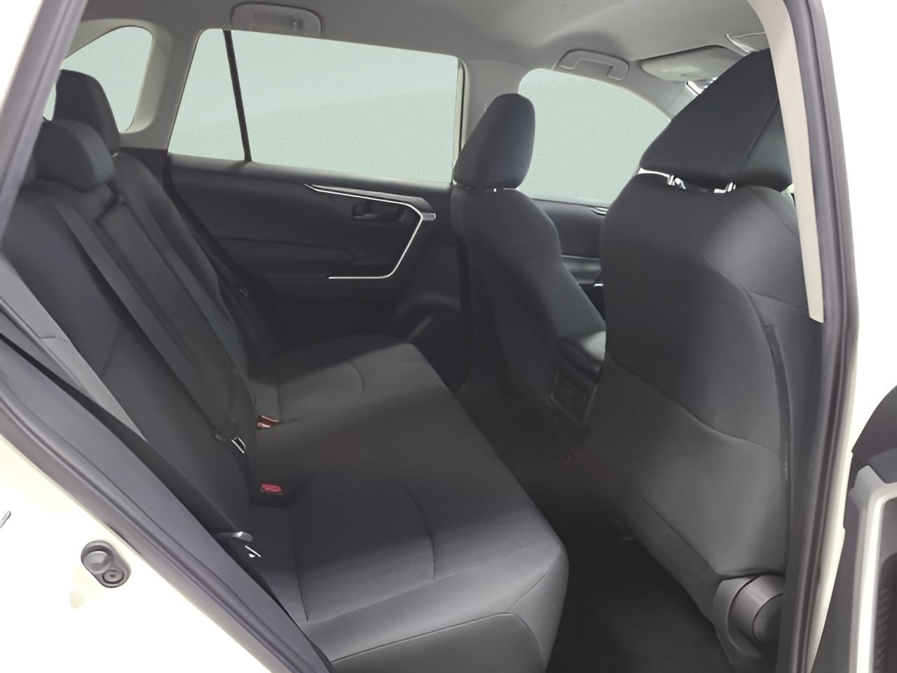 Used 2022 Toyota RAV4 LE w/ Carpet Mat Package (TMS) AWD/4WD image 12