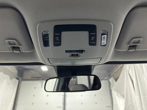 Used 2025 Toyota Sienna LE FWD image 37