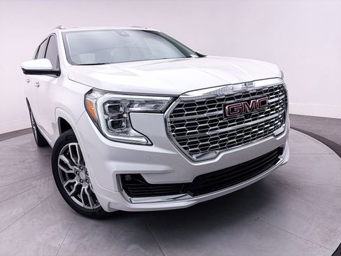 Used 2023 GMC Terrain Denali w/ Denali Premium Package image 2