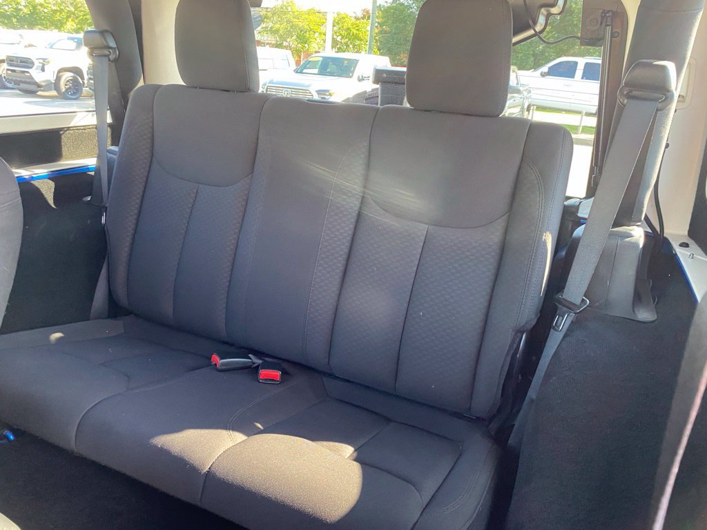 Used 2015 Jeep Wrangler Sport AWD/4WD image 7